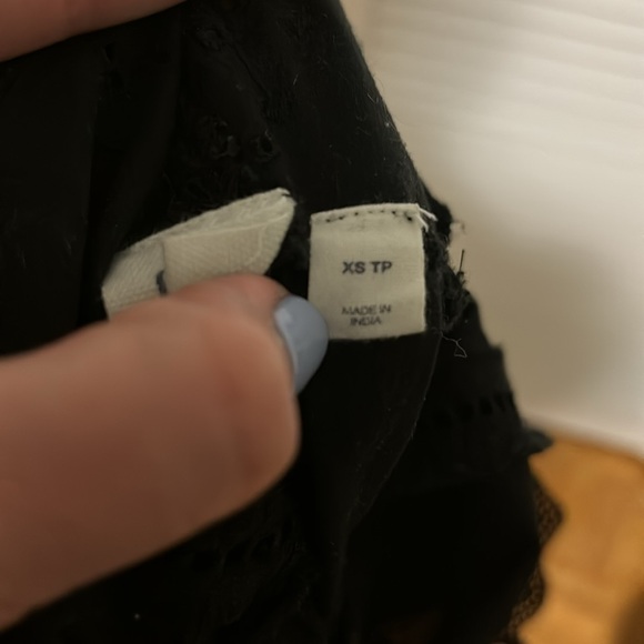 Gap black embroidered tank top - Picture 4 of 7